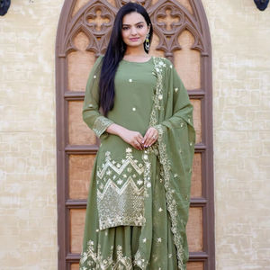 Beau costume Sharara avec travail brodé de séquence - Product Image 1