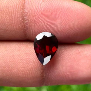 Piedra cortada de pera facetada granate rojo Natural de alta calidad para la fabricación de joyas gema suelta calibrada directa de la India - Product Image 2