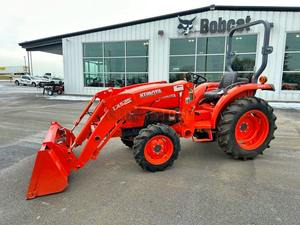 รถแทรกเตอร์ Kubota L2501 มือสองคุณภาพสูง ขับเคลื่อน 4 ล้อ เกียร์อัตโนมัติ 70 แรงม้า พร้อมเครื่องยนต์ ชุดเกียร์ ปั๊ม และระบบขับเคลื่อนเกียร์ รับประกัน 3 ปี ขาย - Product Image 5