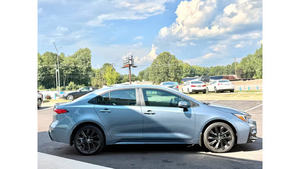 Toyota Corolla SE FWD 2025, d'occasion en bon état - Product Image 4