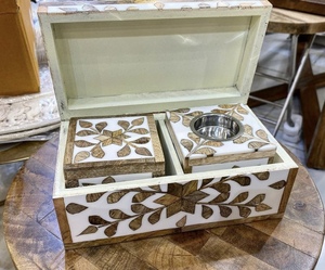 Meilleure vente Support de service en chocolat incrusté de résine fait à la main Style classique Décoration de table avec incrustation d'os Caractéristique Serveur vitrine - Product Image 6