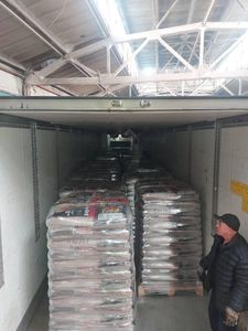 Meilleur approvisionnement pour les granulés de bois de biomasse inflammable Bon marché Prix Ton Granulés de bois de pin 6mm de diamètre Motif de bâton de chêne emballés dans des sacs - Product Image 5