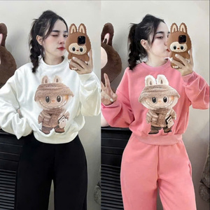 เสื้อผ้าฤดูหนาวสำหรับผู้หญิง Labubu สวยงาม ใส่สบาย แฟชั่นธรรมชาติ ซักได้ บรรจุภัณฑ์แบบกำหนดเอง ผลิตในเวียดนาม - Product Image 2