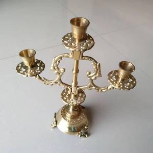 Bougeoir en laiton sculpté 3 bras, candélabre en laiton, bougeoir en laiton antique, bel article de décoration d'intérieur luxueux - Product Image 4