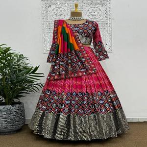 El último diseñador de algodón puro impreso bordado trabajo Lehenga Choli por FabZone - Product Image 5