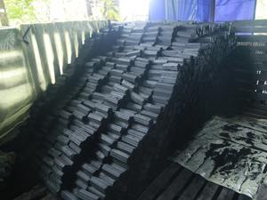 Briquettes de coque de noix de coco de haute qualité pour barbecue, charbon à longue flamme, sans fumée et à haute production de chaleur, meilleur produit agricole - Product Image 5