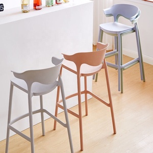 Chaise de <span class=keywords><strong>bar</strong></span> café de couleur pure, <span class=keywords><strong>fauteuil</strong></span> léger tout en plastique, chaise d'étude avec repose-pieds - Product Image 2