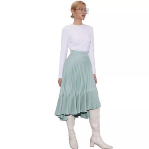 กระโปรงทรงหลวมคลุมเข่าเอวสูง,กระโปรงจีบผ้าซาตินสำหรับตกแต่งใส่สบายตัวอย่างดีไซน์มีจีบผลิตในเวียดนาม - Product Image 3