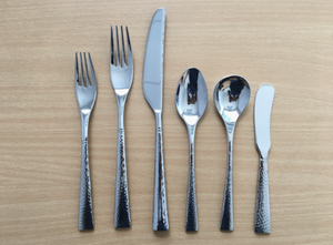 Ensemble de couverts en acier inoxydable avec manche martelé unique, cuillère et fourchette argentées, pour les fêtes - Product Image 5