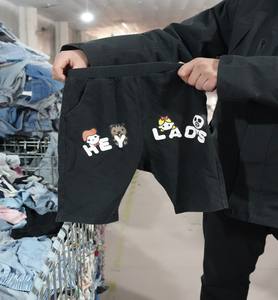 Ropa de Verano Usada para Niños Enfocada en el Medio Ambiente que Apoya Modelos de Negocio Sostenibles de Venta Minorista y Reutilización - Product Image 4