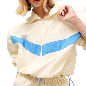 Conjunto de chaqueta y pantalones cortos cortavientos para mujer, ropa de calle ligera de dos piezas, traje deportivo impermeable con logotipo personalizado 2026 - Product Image 4