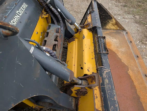 Minicargadora de orugas John Deere 324G usada para construcción, año 2023, carga nominal de 9 toneladas, potencia de 75KW, en buen estado de funcionamiento para reposición. - Product Image 4