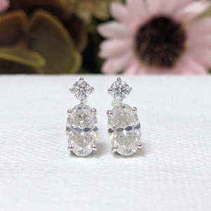 ต่างหูเพชรทรงรี 2.10 กะรัต เพชรเพาะเลี้ยงในห้องปฏิบัติการ ต่างหูแบบมินิมอลสองเม็ด ต่างหูแบบติดหู ทองคำขาว 18K แท้ สำหรับผู้หญิง ได้รับการรับรองจาก IGI - Product Image 1
