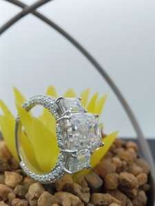 Anillo de compromiso de plata de lujo con diamante certificado creado en laboratorio elegante e ideal para uso diario disponible en cantidad al por mayor - Product Image 5