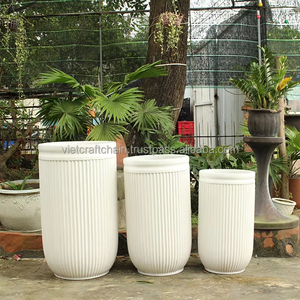 Pots de béton en fibre pour les plantes de patio extérieur et les espaces verts d'angle - Product Image 1