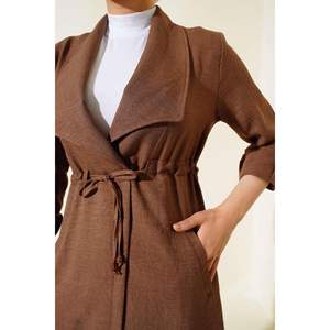 Gabardinas elegantes Taba de copa tunelizada para mujer con diseño único - Product Image 2