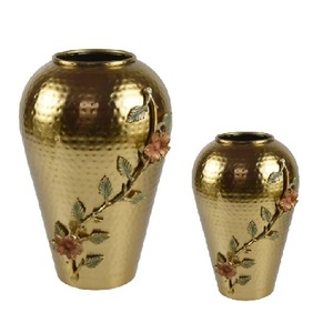 Florero Elegante Florero de metal alto con diseño martillado ondulado para interiores elegantes con atractivo diseño costero - Product Image 2