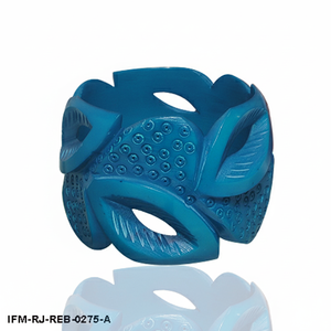 Bracelet jonc artisanal sculpté en résine turquoise, épais, bleu turquoise, découpé, avec des détails géométriques texturés pour femmes - Product Image 4