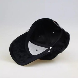 Casquettes de baseball de sport chaudes en gros couleur unie Logo velours structuré 6 panneaux chapeaux de sport à bord incurvé broderie 3D personnalisable - Product Image 4