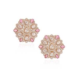 Boucles d'oreilles pendantes en or rose avec fleurs en diamant - Product Image 2