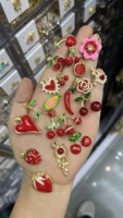 Breloques en laiton plaqué or 18 carats avec émail, motifs fruits (cerise, fraise, pomme) pour la fabrication de bijoux DIY, vente en gros, OEM, ODM