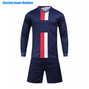 Fabricant OEM d'uniformes de football personnalisés, ensemble maillot et short de haute qualité, tissu respirant, impression numérique personnalisée, séchage rapide - Product Image 3
