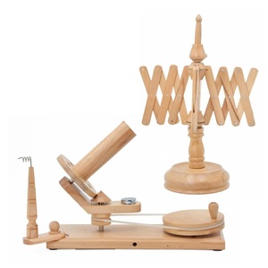 Enrouleur à laine en bois de qualité unique pour le tricot et le crochet avec rotation fluide pour un enroulement rapide du fil, disponible à la vente - Product Image 4