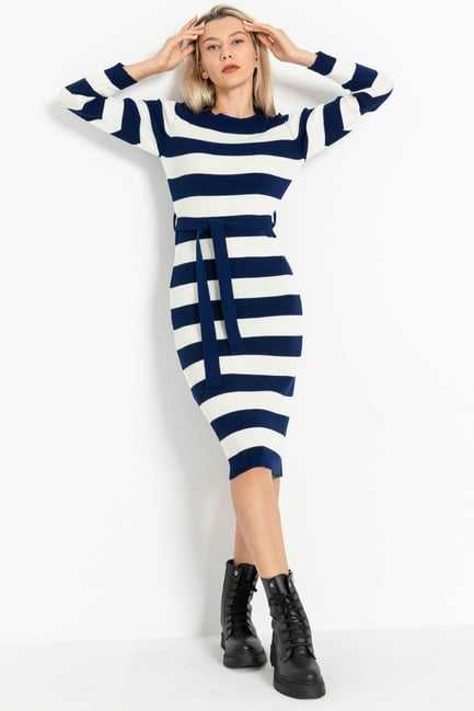 สีน้ำเงิน