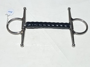 Bocado para Caballo de Acero Inoxidable con Mejillas Completas y Boquilla de Goma Negra, Diseño Flexible - Product Image 6