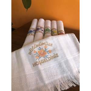 Serviettes de cuisine Bella Home 40x70 à motifs floraux, lot de 12, franges, 1100 g, imprimées et brodées, en polaire corail et lin - Product Image 2