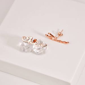 ต่างหูชื่อมินิมอลแบบส่วนบุคคลต่างหูสตั๊ดมีสไตล์น่ารักของขวัญสำหรับเพื่อนเจ้าสาวของขวัญเครื่องประดับที่กำหนดเองสำหรับเธอ - Product Image 6