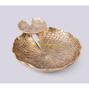 Bol de service double couche texturé en bronze d'aluminium fait à la main avec conception de feuille plateau de trempette de casse-croûte surélevé pour les fêtes et les bonbons - Product Image 3