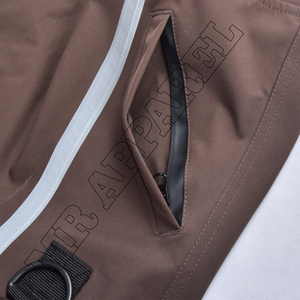 Pantalones de Invierno Color Chocolate con Cintas Reflectantes y Diseño de Bolsillos con Múltiples Cremalleras - Product Image 4