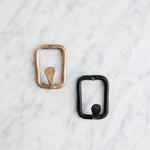 Ganchos de pared de metal recuperados con atractivo rústico y encanto ecológico perfecto para una decoración sostenible y terrosa - Product Image 3