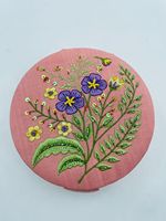 Boîte de rangement de luxe en bois et tissu velours, design complexe, brodée à la main, personnalisable (couleur, taille, logo) pour bijoux