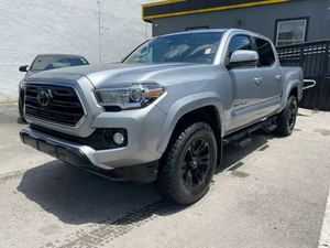 2018 pour Tacoma SR5 V6 Double cabine AWD utilisé Ready Ship Turbo moteur sièges en tissu intérieur foncé R18 pneus pick-up toit en métal - Product Image 2