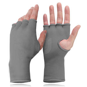 Venta en línea de guantes de boxeo cómodos personalizables con empuñaduras Nuevos guantes interiores en stock - Product Image 1