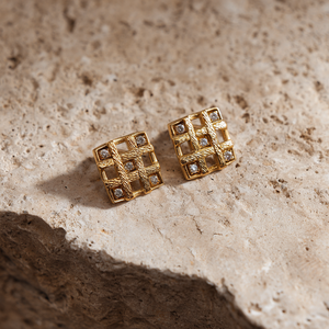 Rejilla cuadrada abstracta logotipo personalizado pendientes de circón Latón chapado en oro joyería personalizada - Product Image 5
