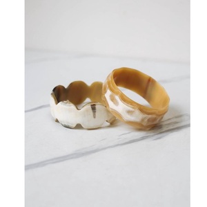 Los mejores brazaletes de cuerno de búfalo pulido ancho Natural para mujer, joyería Bohemia de estilo Animal ecológico, accesorios de moda - Product Image 2