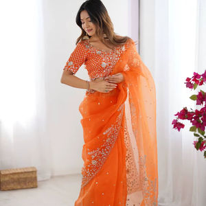 Sari de designer en soie organza lourde de Bollywood, élégant, avec broderie de fils et de paillettes, pour les fêtes, les mariages, les tenues de soirée chics - Product Image 1