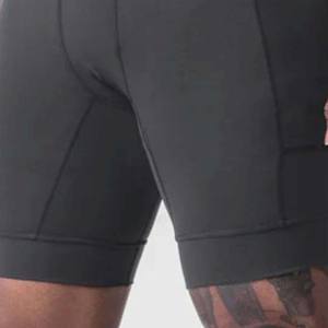 Short personnalisé OEM Vêtements de sport en polyester léger Short de plage à la mode pour hommes avec broderie - Product Image 4