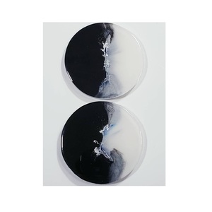 Posavasos de resina de diseñador único con coloridos patrones de arte abstracto para interiores de casas elegantes y modernas - Product Image 1