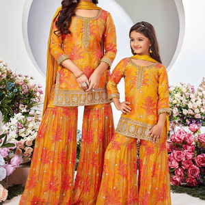 Colección Premium de Diseñador de Conjuntos de Top, Sharara y Dupatta para Madre e Hija - Product Image 1