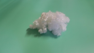 Fibra Corta de Poliéster Reciclado Blanco Siliconizado 7D HCS de Alta Calidad con Certificación OEKO-TEX, Material de Relleno para Hilado y Uso en Concreto - Product Image 5