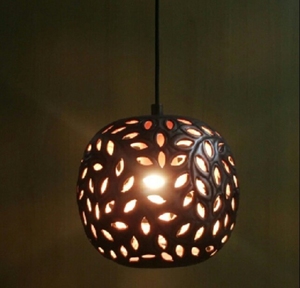 โคมไฟแขวนตาข่ายโลหะทำด้วยมือดีไซน์ทันสมัยโคมไฟห้อยประดับภายในโดย azora Industries - Product Image 2