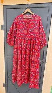 ชุดเดรสผ้าฝ้ายลายดอกไม้สไตล์โบฮีเมียน งานแฮนด์เมด น้ำหนักเบา เหมาะสำหรับใส่ในฤดูร้อน - Product Image 4