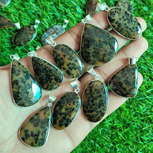 Colgante de Ágata Guepardo Natural de Alta Calidad con Cabujón de Corte Corazón y Dendrita de Miel - Product Image 1