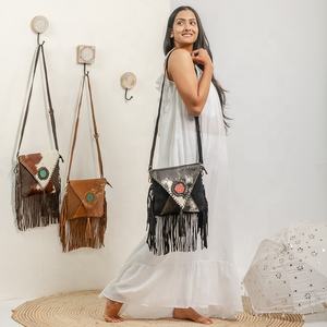 Cuir de vache véritable Haute qualité Usage quotidien Petite taille Patch Work Leather Sling Bag Hair On Leather Cross Body Sling Bag - Product Image 2