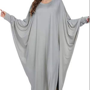 Abaya moderne modeste avec tissu respirant au design minimal et coupe décontractée pour un confort et un style quotidiens - Product Image 3