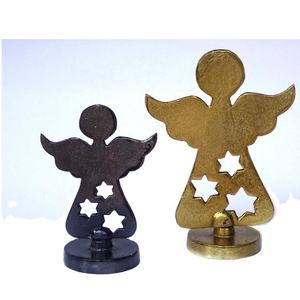 Sculpture d'angle de décoration de noël en laiton métallique fabriquée en Aluminium avec finition en laiton décoration de noël artisanat en métal - Product Image 1